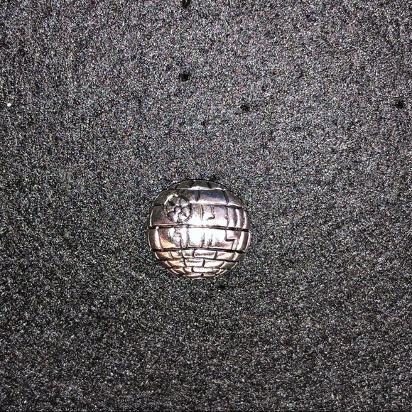 Star Wars Death Star Pin Brooch Silver Tone - Picture 2 of 4